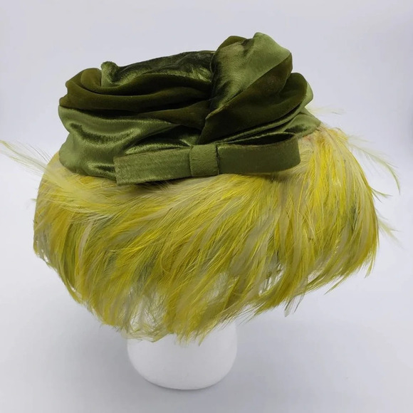 Vintage Calot Style Hat in Stunning Green and Citron Velvet & Feathers H… - Picture 4 of 7